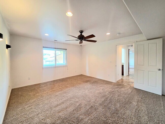 Building Photo - Grandiose Home on 1 Acre -- in East Wenatchee for Rent!! **5 Bed, 3 Bath**