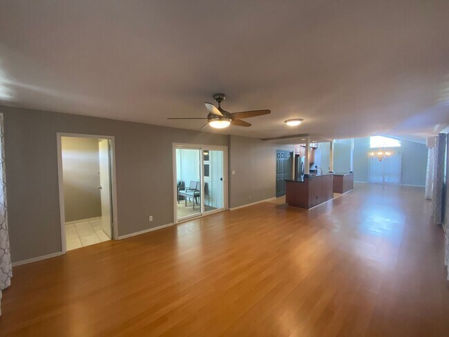 Building Photo - 019WHI