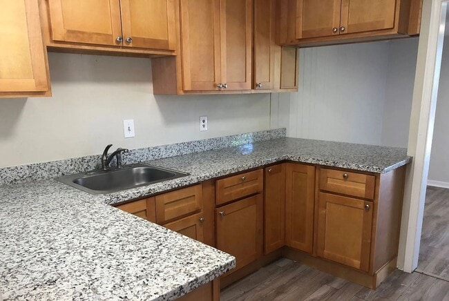 Building Photo - CAMPBELL - REMODELED DUPLEX with garage gr...