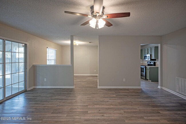 Building Photo - 7728 Pikes Peak Dr
