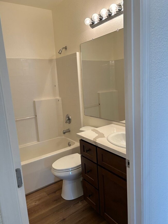 Building Photo - **READY FOR MOVE IN** Single Story Home in...
