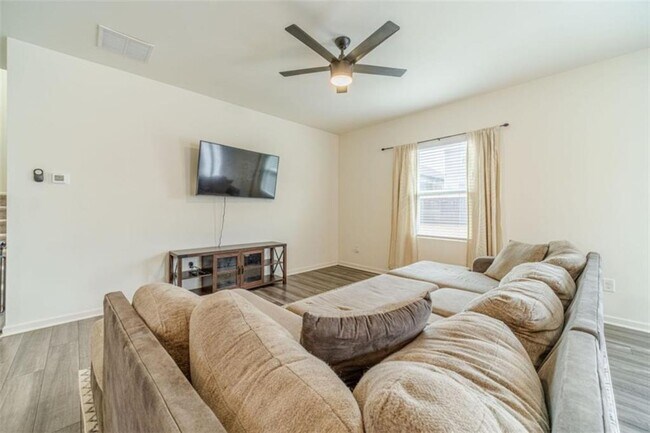 Building Photo - 222 Knightsbridge Ln