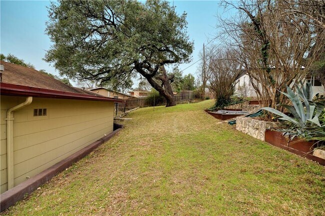 Building Photo - 2300 Rebel Rd