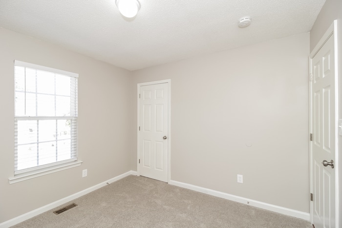 Building Photo - 661 Angela Dr