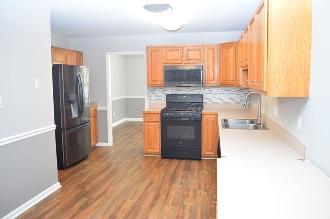 Building Photo - Spacious and Cozy 3-Bedroom Home in a Great Location