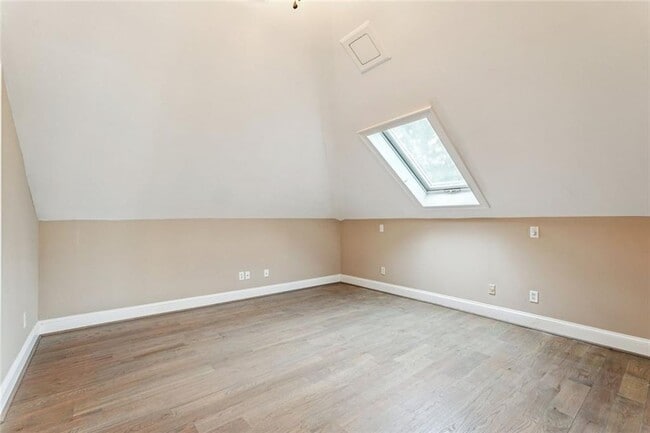 Building Photo - 511 Pine Valley Rd SE