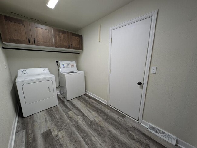 Building Photo - 1167 Westview Dr