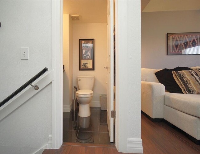 Building Photo - 4515 La Capri Ct