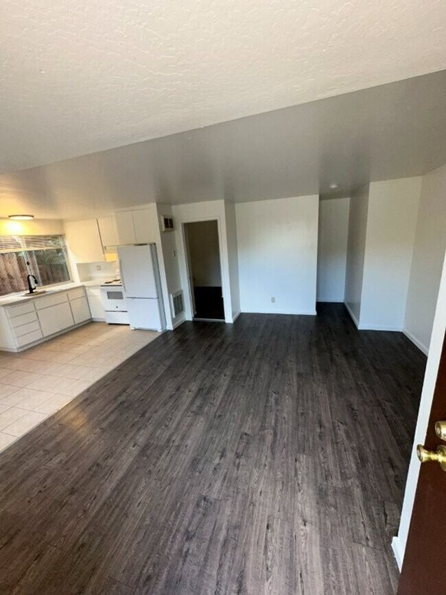 Building Photo - Torrano/DUPLEX