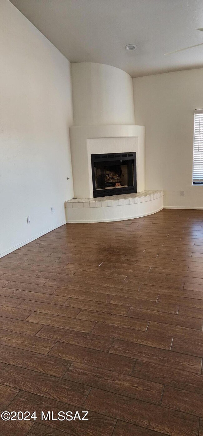 Building Photo - 7659 E Park View Dr