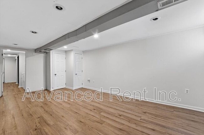 Building Photo - 611 Grundy St