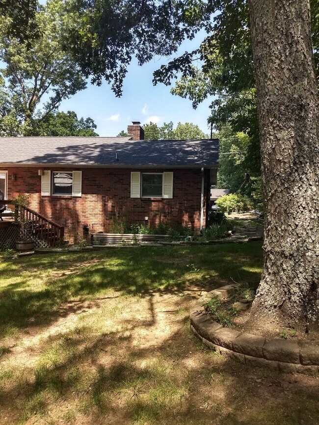 Building Photo - 104 Sheffield Dr