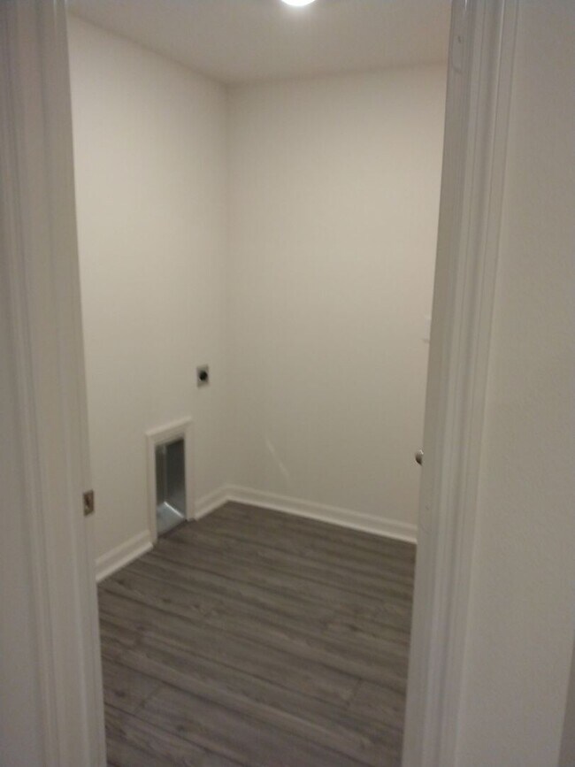 Building Photo - Newer 3 Bedroom 2 Bathroom Villa Home Silver Ridge