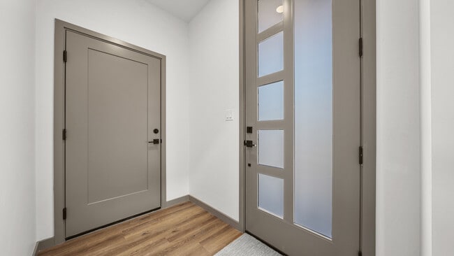 Building Photo - 353 Toms Cyn Dr