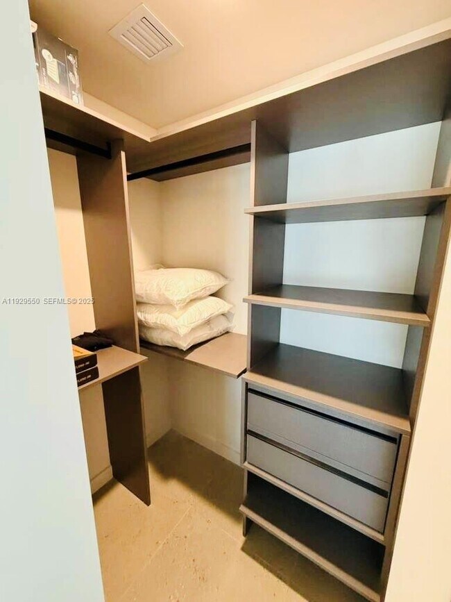 Building Photo - 11 NE 6th St