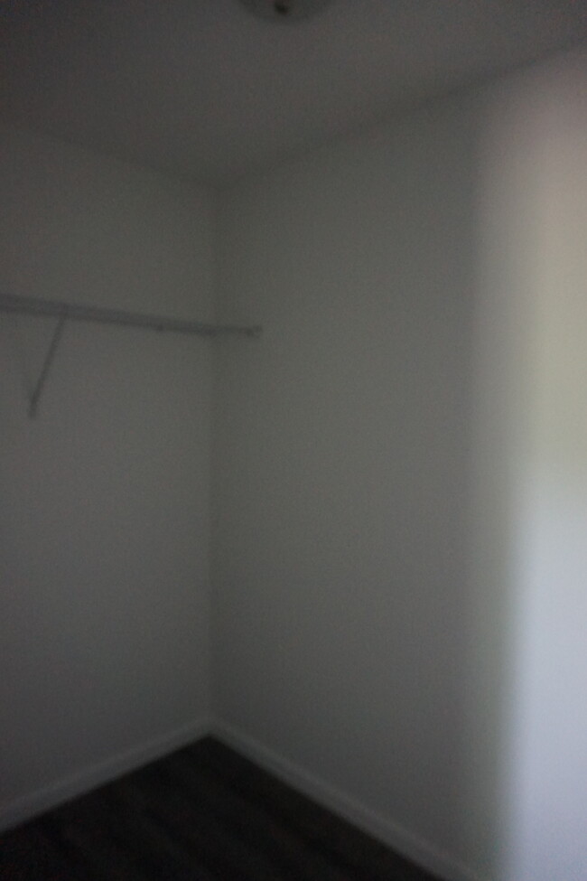 Building Photo - 784 Parsonage Rd
