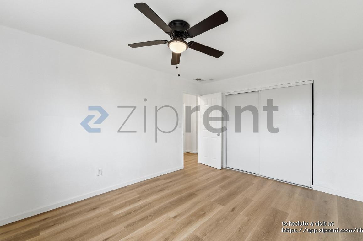 Building Photo - 1657 Knickerbocker Dr