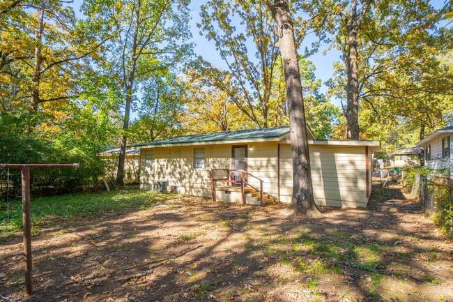 Building Photo - 3 Bedroom Updated Home in Little Rock