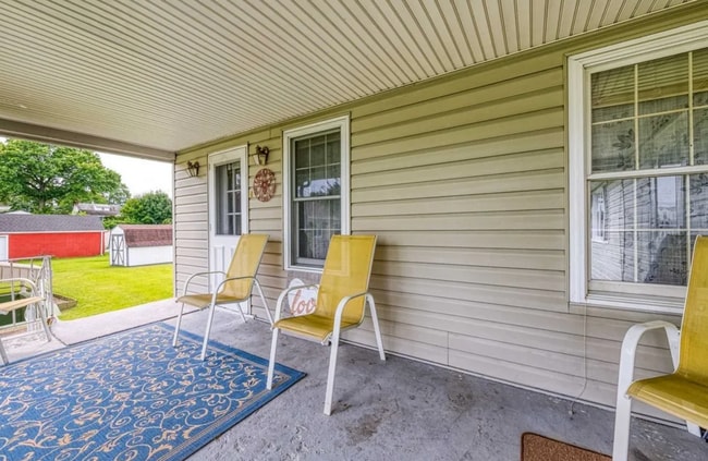 Building Photo - 3 Bed 1.5 Bath- Aliquippa PA