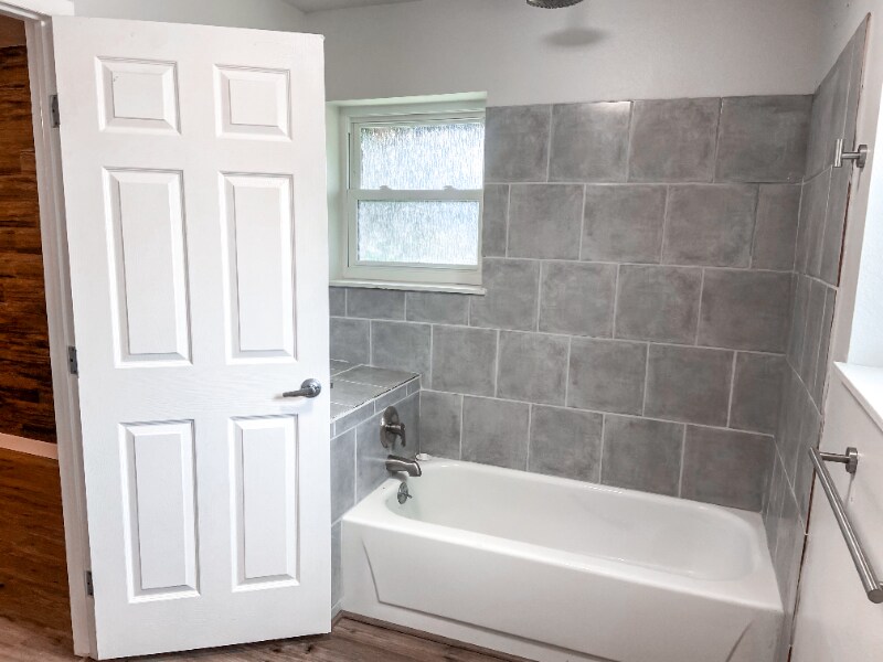 Building Photo - 340 W Main St