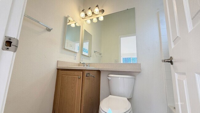 Building Photo - 25679 Alderwood St