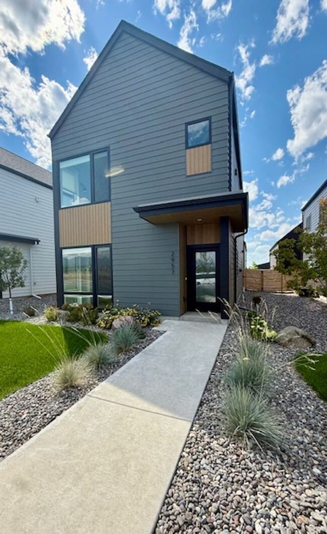 Building Photo - Single Family HOME with 3 Bedrooms 2 1/2 Bathrooms - Where Mountains meet you at upscale living!