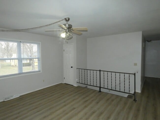 Building Photo - 5045 NE 56th Pl