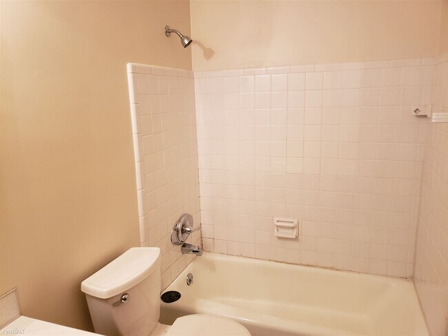 Building Photo - 3 br, 1 bath Duplex - Wilson 4261