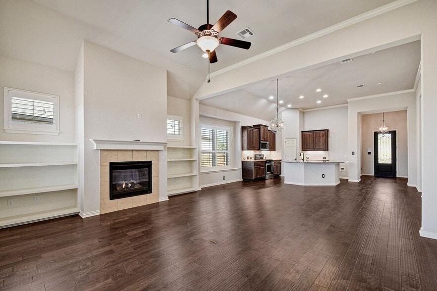 Building Photo - 112 Tulip Garden Trl