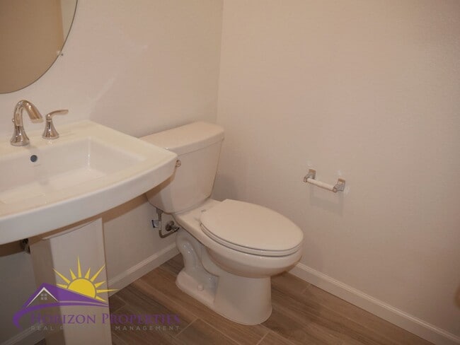 Building Photo - Modern Two-story 3 Bed 2.5 Bath 1,638 sqft Rancho Cordova Solar Home