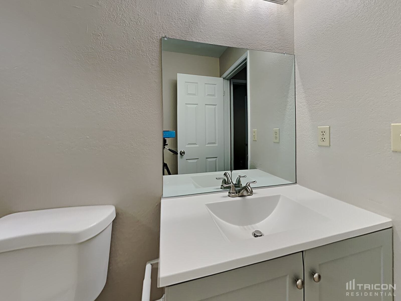 Building Photo - 601 Jeelu Way