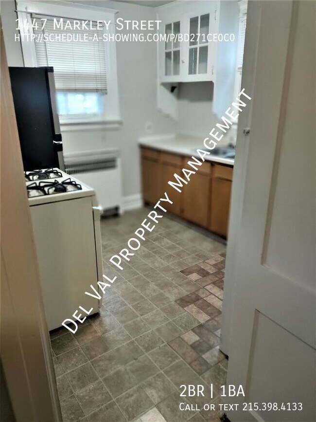 Building Photo - Brick-Front 2-BD, 1-BTH, Townhome for Rent...