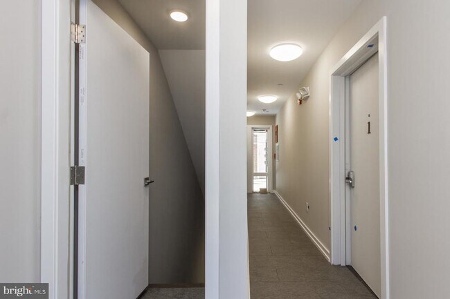 Building Photo - 712-14 S Sartain St