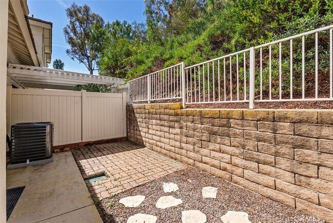 Building Photo - 5847 E Rocking Horse Way