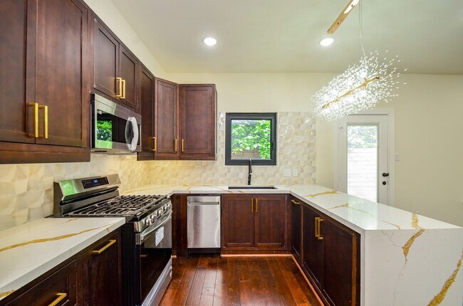 Building Photo - 3630 Dreyfus St