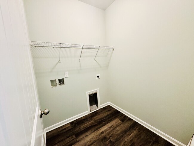 Building Photo - 464 Honeyhill Lp