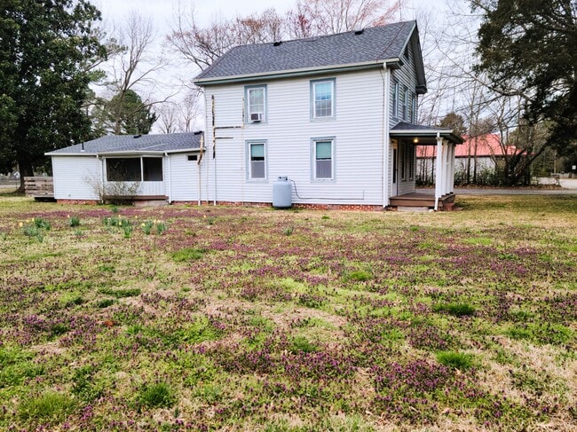 Building Photo - 1437 Fentress Rd