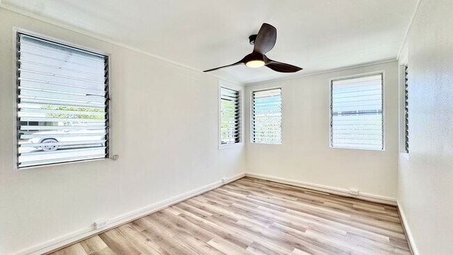 Building Photo - 421 C Olomana Street (main house)
