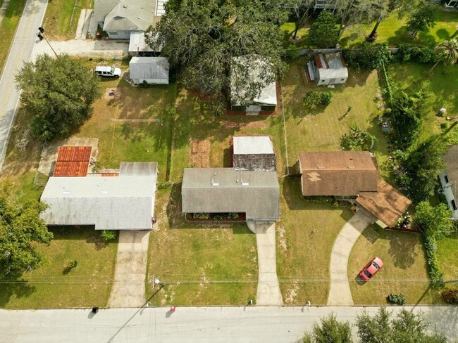 Building Photo - 4 bed 2 bath home