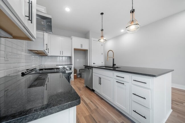 Building Photo - 1201 Stainback Ave