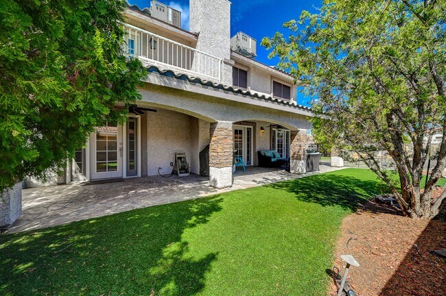 Building Photo - Charming 4 bedroom 3 bath fully furnished pool home in the heart of spring valley!