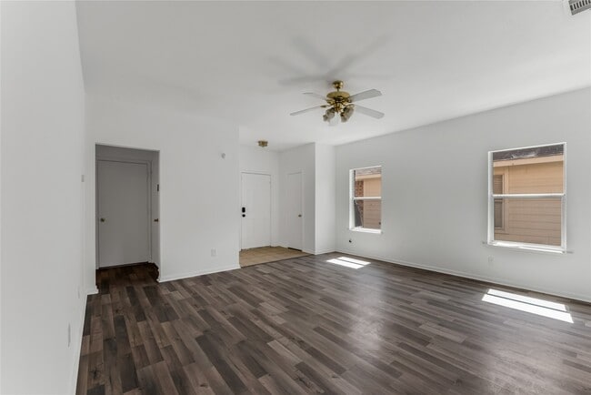 Building Photo - 7415 Kransburg Ranch Dr