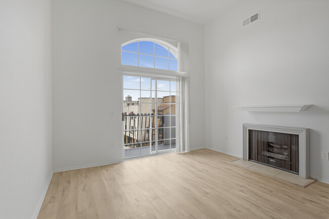 Building Photo - 10823 Hortense St