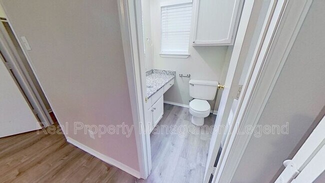 Building Photo - 2902 S Fielder Rd