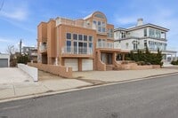 Building Photo - 119 S 11th Ave