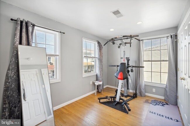 Building Photo - 449 Parker Ave