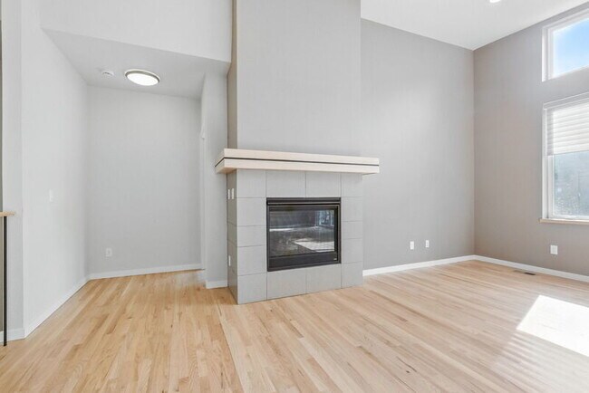 Building Photo - 1821 Blue Star Ln