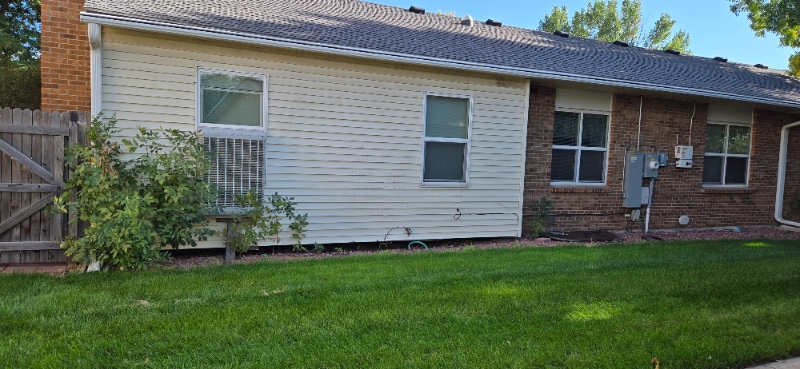 Building Photo - 138 Willow Pl S