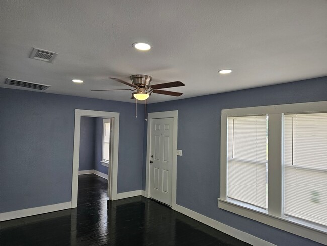 Building Photo - 2 bedroom house for rent in Downtown Killeen