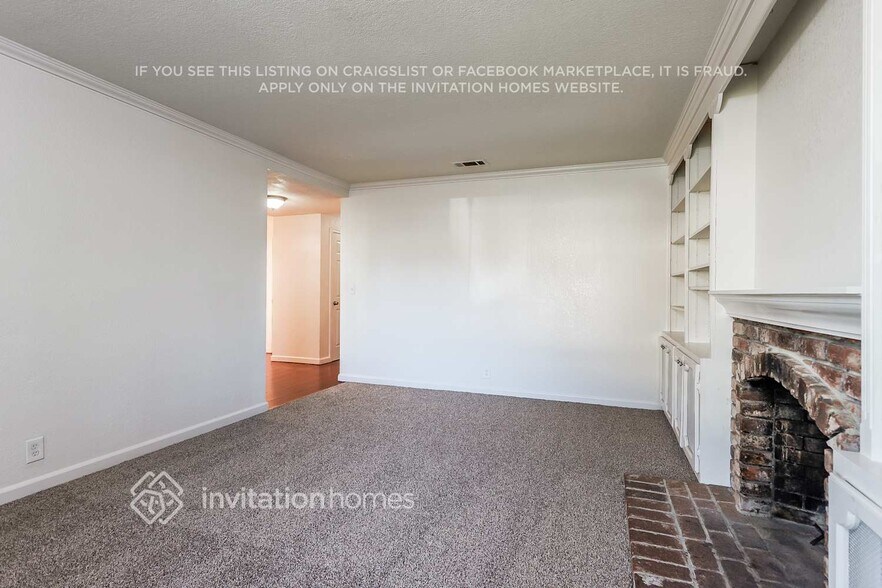 Building Photo - 413 Royal Oaks Dr